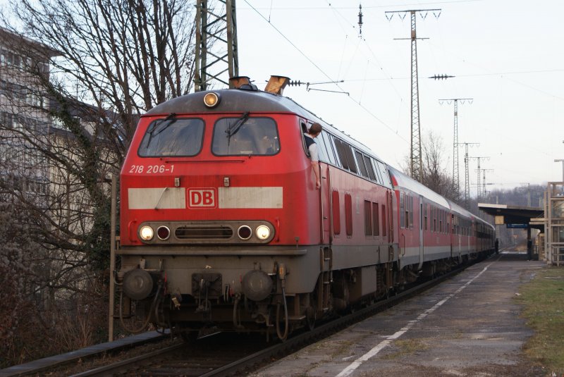 218 206-1 mit dem RE 12 nach Trier in Kln West am 03.01.09