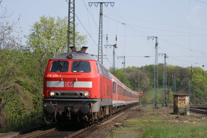 218 206-1 mit RE 12 nach Trier bei der Einfahrt in Kln West 11.04.09