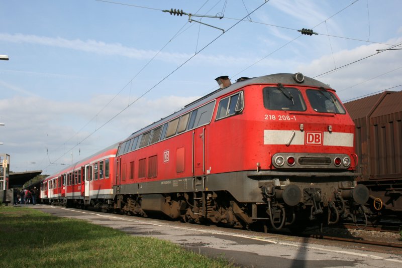 218-206-1 mit RE12 am 11.9.2009 in Kln West.