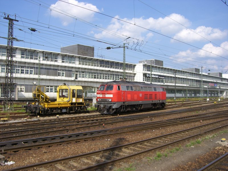 218 213 und ein SKL am 14.08.2007 in Regensburg.
