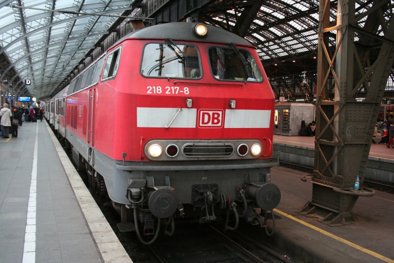 218 217-8 mit RE12 von Messe/Deutz nach Trier in Köln HBf am 23.06.2008