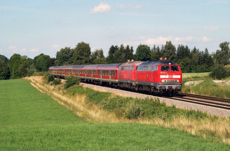 218 224 und 218 396 mit RE 32992 bei Epfenhausen (13.08.2008)