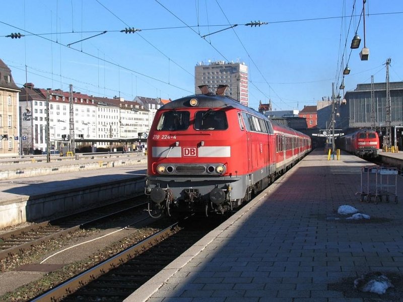 218 224-4 mit RE 32986 Mnchen Hauptbahnhof-Buchloe auf Mnchen Hauptbahnhof am 4-2-2007.