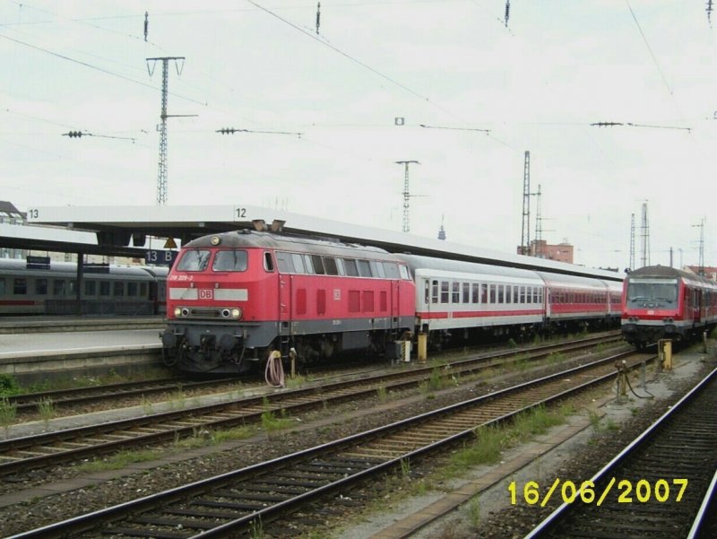 218 229 mit RE 453 am 16.6.2007 in Nrnberg.