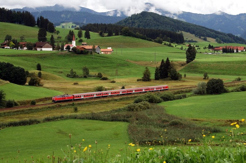 218 234 mit RE 32734 bei Oberstaufen (17.08.2007)