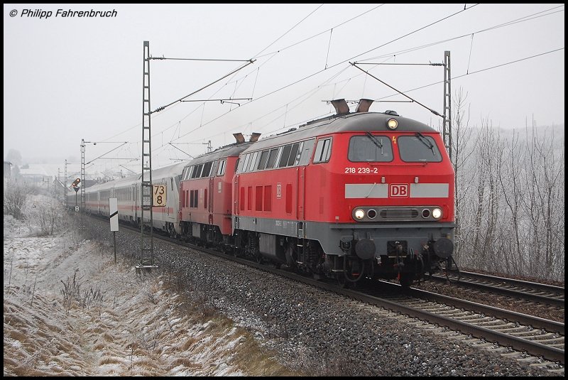 218 239-2 & 218 156-8 ziehen am 27.12.07 IC 2012 Oberstdorf - Leipzig Hbf bis Stuttgart Hbf, aufgenommen an der Filsbahn (KBS 750) bei Lonsee.