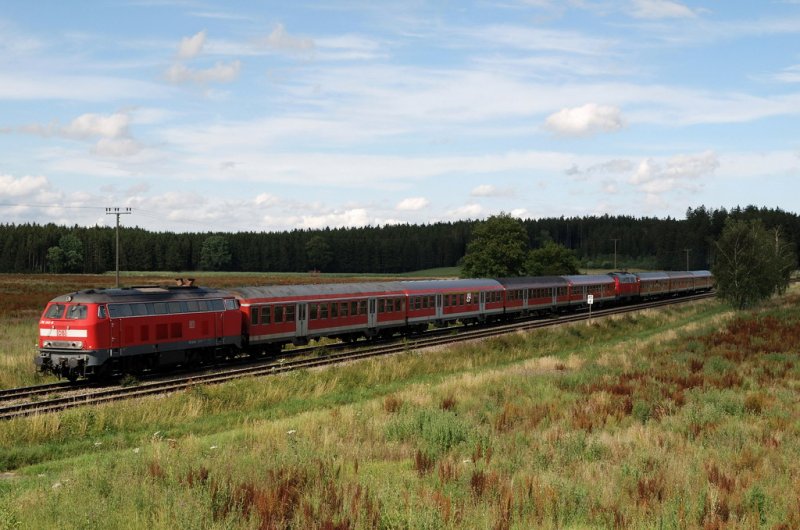 218 241 mit RE 32616 bei Schwabhausen (10.07.2007)