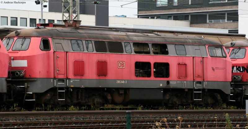 218 248-3 ist auch eine der Schrottmaschinen, sie wurde schon stark zur Ersatzteilgewinnung genutzt Bremen Seebaldsbr�ck 21.8.09
