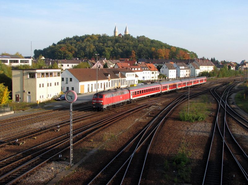 218 271 mit RE 4008 in Schwandorf (19.10.2006)