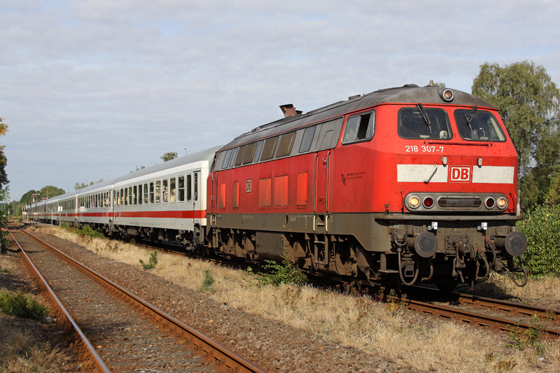 218 307-7 mit dem IC 1931 Spatenpauliexpress Munster-Berlin Sdkreuz in Munster, am 11,09,09