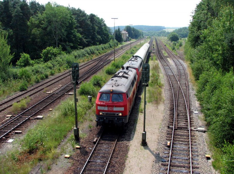 218 311 mit RE 456 in Irrenlohe (14.07.2006)