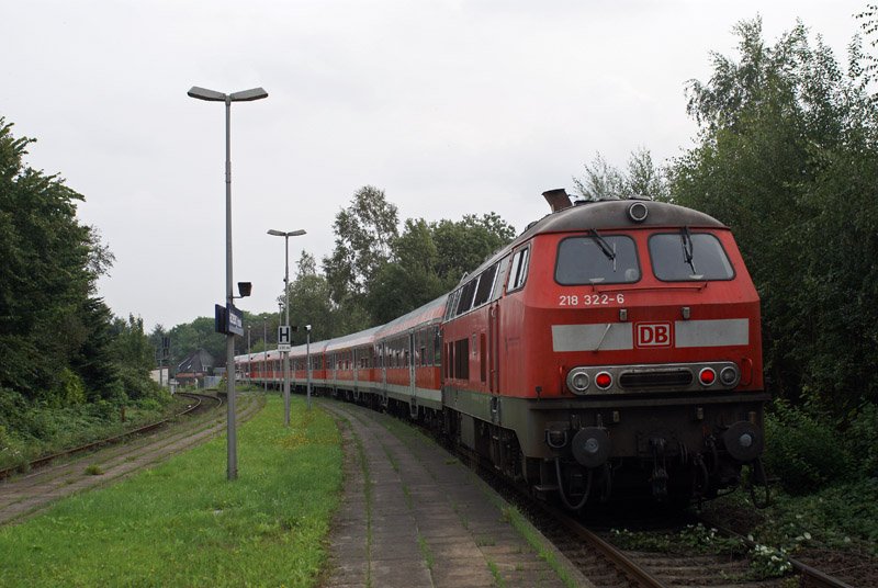 218 322-6 verlsst am 22.08.2008 mit einem RE Richtung Lbeck  den Bahnhof von Ascheberg.