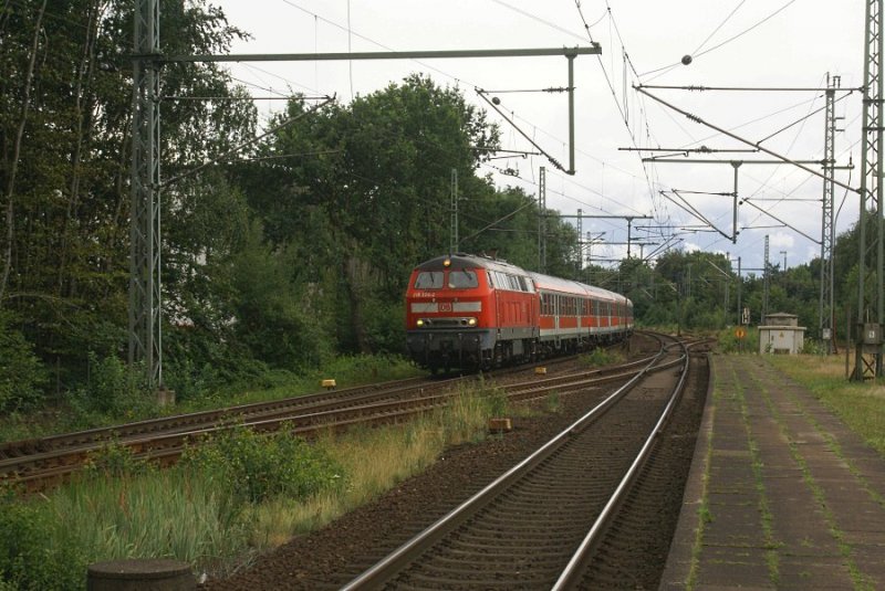 218 324-2 fhrt am 24.7.2007 mit einer RB in den Bahnhof von Tornesch ein