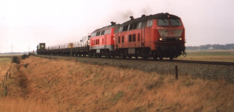 218-326 und 218-xxx auf dem Hindenburgdamm (Sylt, 2001)
