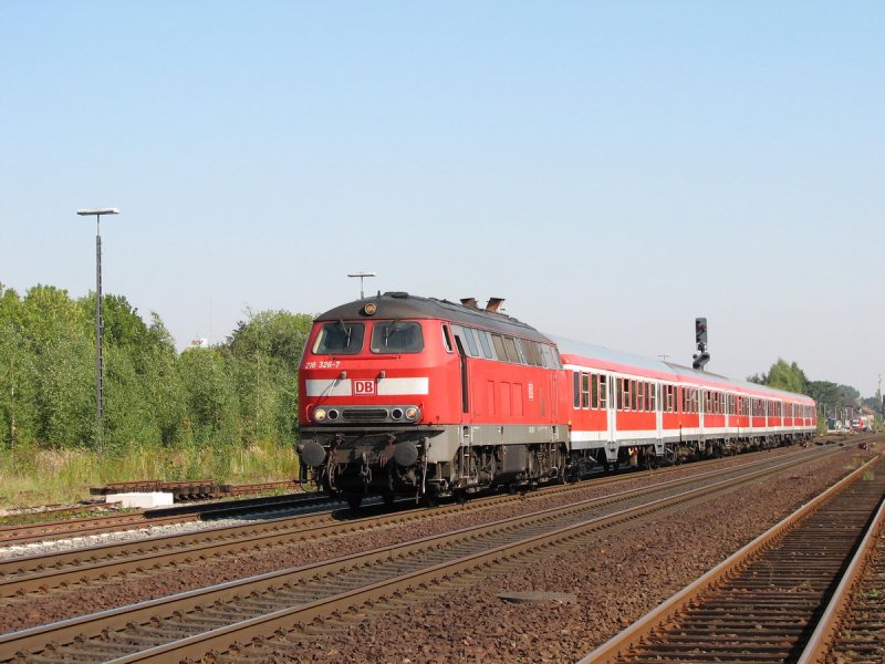 218 326 mit RB 21315 in Bad Oldesloe (15.09.2006)