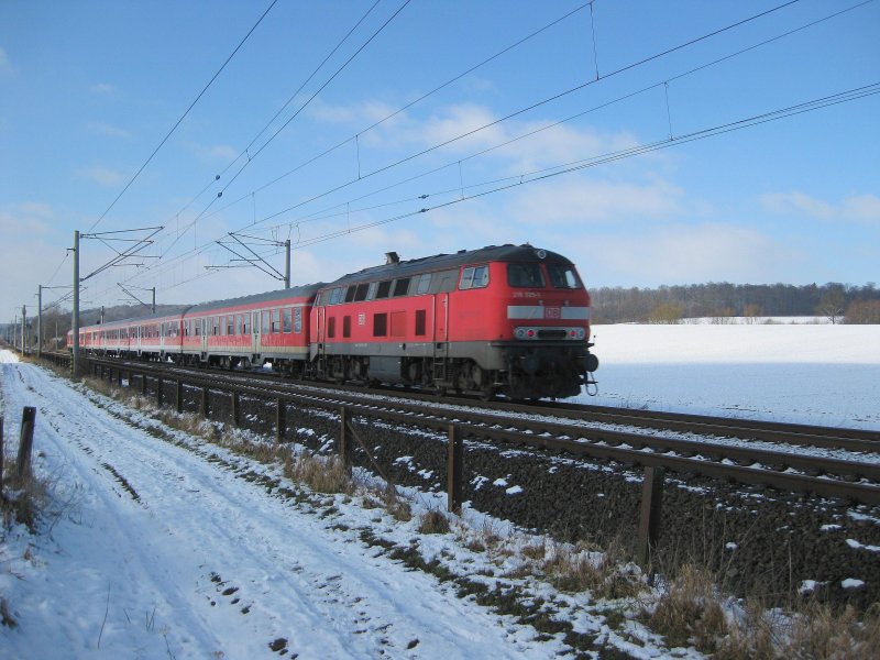 218 329-1 schiebt am 14.02.09 den RE 21417 aus Kiel Hbf nach kurzem Halt in Reinfeld (Holst.) Richtung Hamburg Hbf.