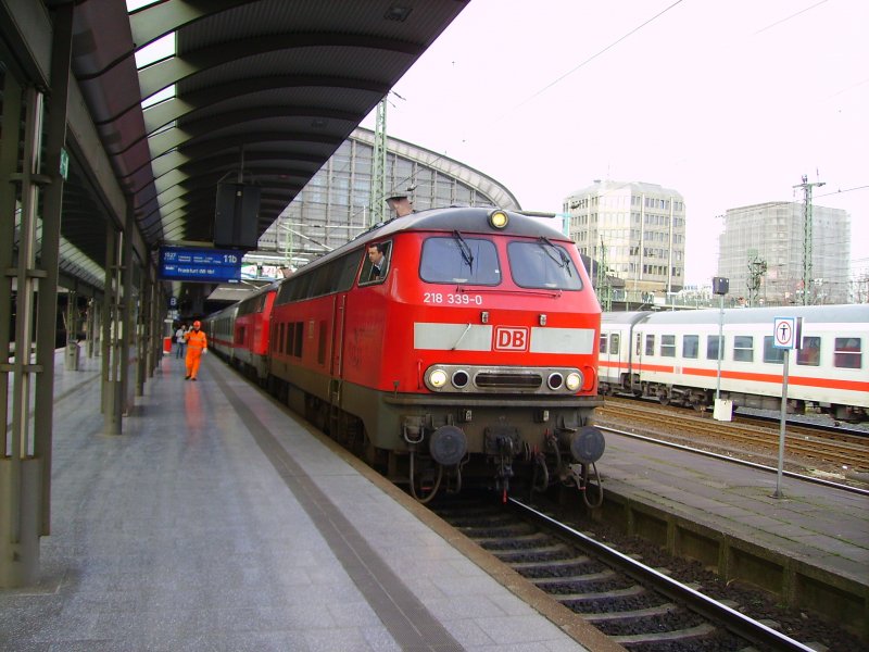 218 339-0 und 218 xxx-x werden gleich vom IC nach Frankfurt(Main) getrennt. 10.03.07