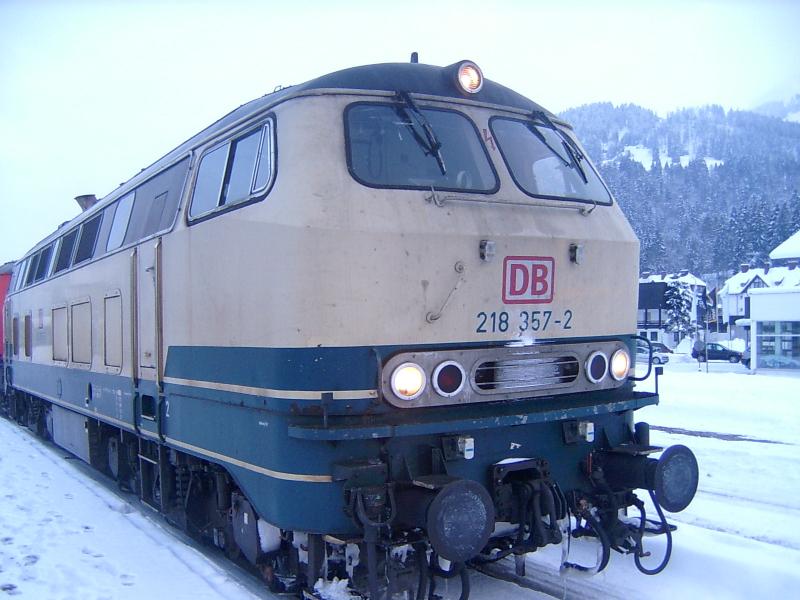 218 357-2 ist am 22.02.2005 in Immenstadt agekommen. Nach dem Umsetzen gehts als RE 2012  Allgu  weiter nach Oberstdorf