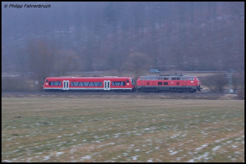 218 360-6 berfhrt am 29.12.07 den schadhaften 650 316-3 von Aalen ber die Brenzbahn (KBS 757) nach Ulm, wo er dann im dortigen BW gewartet wird, aufgenommen bei Knigsbronn.