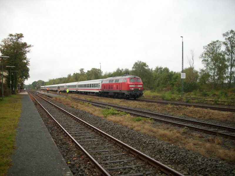 218 366-3 mit den IC an einen verregneten Freitag in Munster.