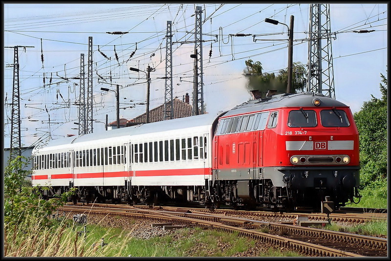 218 374-7 vor IC1814 nach Heringsdorf. Stralsund am 25.07.09 