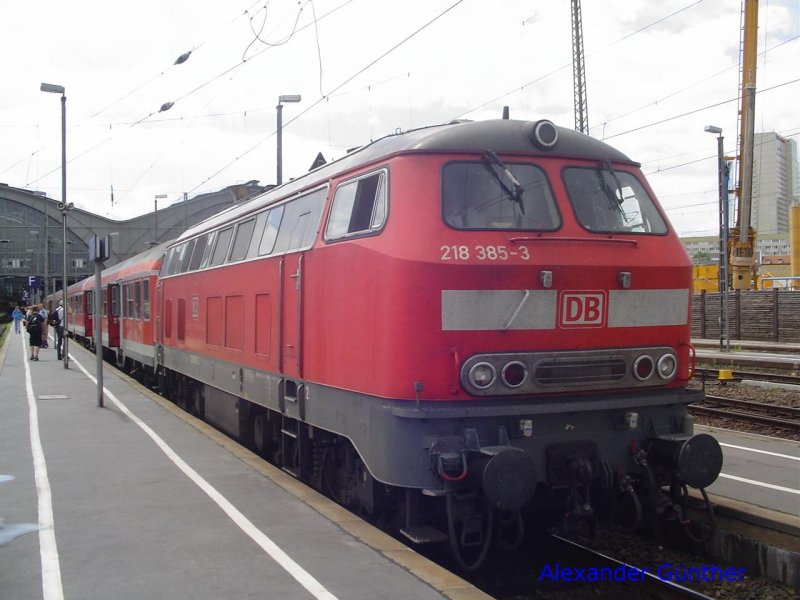 218 385-3 steht am 18.06.2007 mit dem RE 4025 (Vier-Lnder-Express) nach Mnchen im Leipziger Hbf zur Abfahrt bereit. 