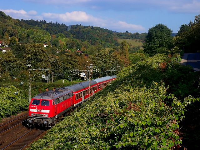 218 392 schiebt den RB 18991 durch den Haltepunkt Heidelberg-Karlstor. Aufgenommen am 27.9.2009