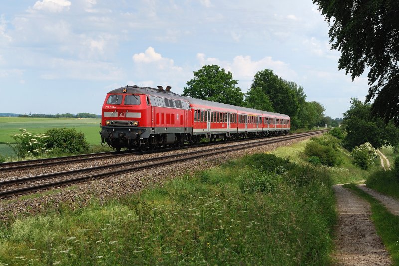218 399 mit RE 32682 vor Epfenhausen (14.06.2009)