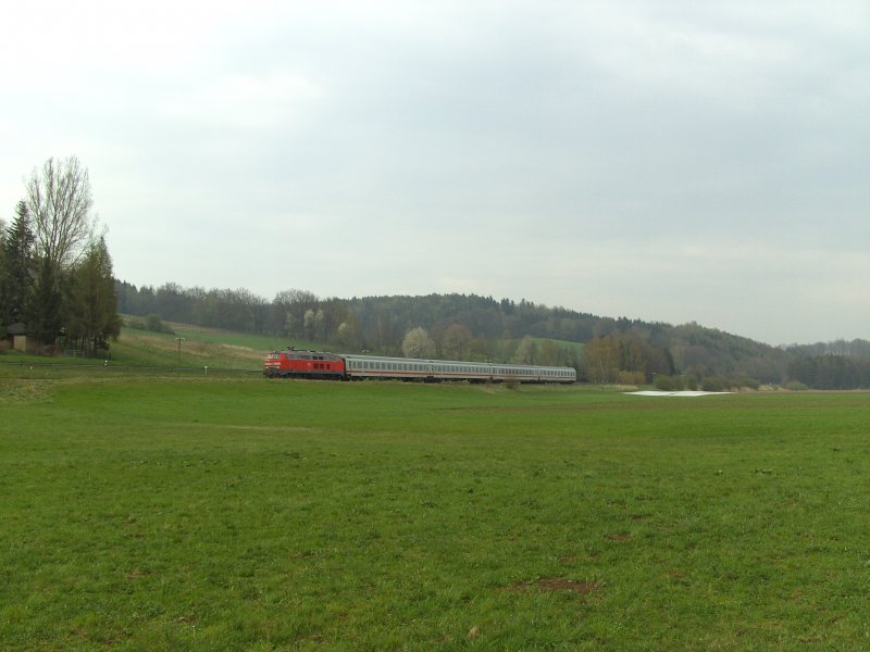218 404 mit dem IC Rottalerland auf der Fahrt von Passau nach Mhldorf kurz vor Pfarrkirchen! (12.04.2008)