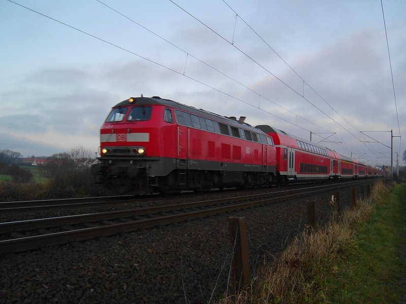 218 407-2 fhrt am 12.12.08 mit RE 21421 nach Hamburg Hbf nach kurzem Halt in Reinfeld (Holst.) seinem Ziel entgegen.