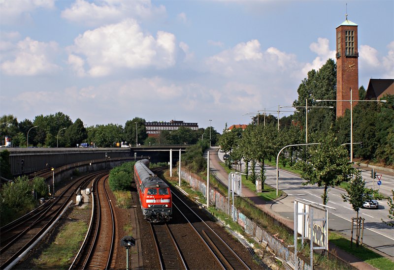 218 407-5 am 12.08.2007 mit einer RB nach Hamburg Hbf am Berliner Tor in Hamburg.