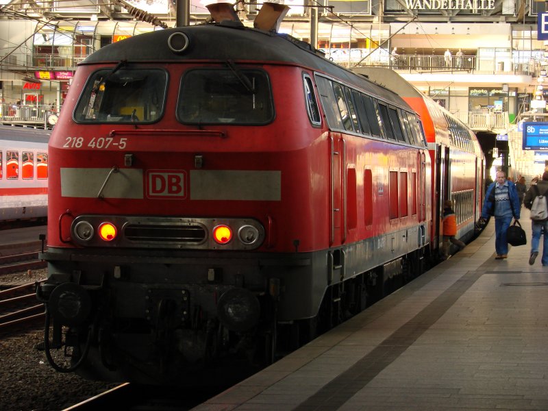 218 407 angekommen mit RE in Hamburg Hbf. Von hier geht es gleich zurck nach Lbeck. 22.10.07 Auch: www.artsbilder.de