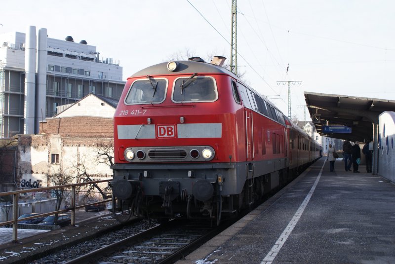 218 411-7 mit dem RE 12 nach Trier Hbf in Kln Sd am 03.01.2009