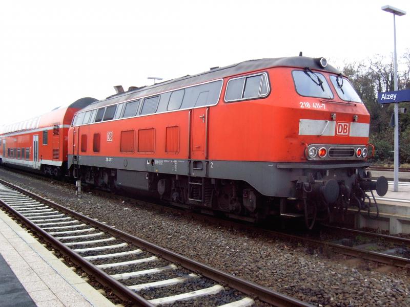 218 411 am 30.12.05 mit RE in Alzey.