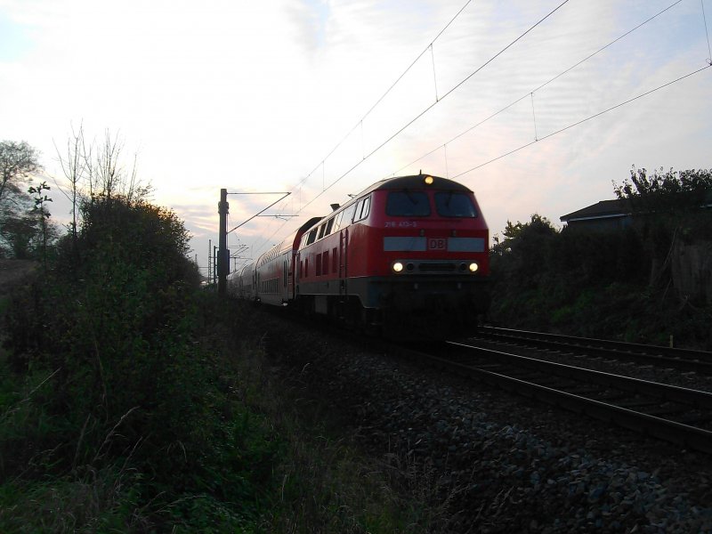 218 413-3 zieht am 31.10.08 den RE 21572 von Hamburg Hbf nach Lbeck Hbf hier kurz nach der Ausfahrt aus Reinfeld (Holst.).