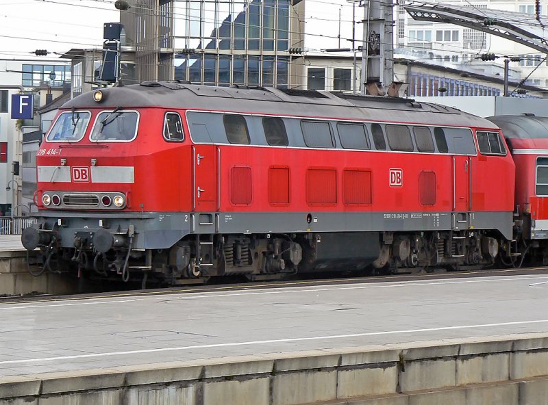 218 414-1 verlsst den Klner Hbf. am 12.09.09