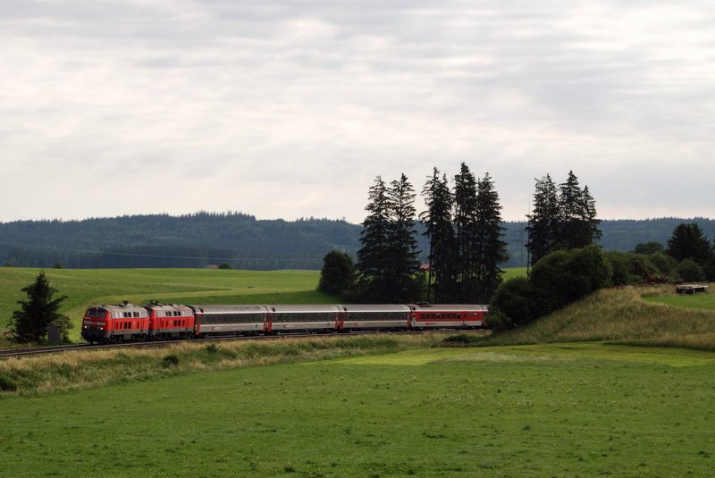 218 416 und 218 444 mit EC 196 in Grwangs (24.06.2007)