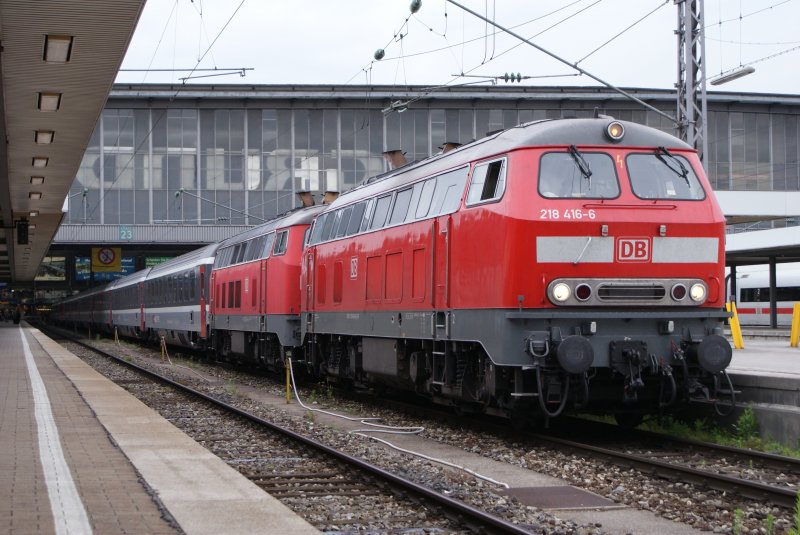 218 416-6 + 218 xxx-x mit EC in Mnchen 30.05.09