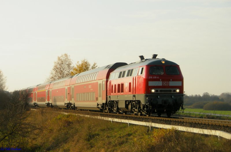 218 416 mit einer Dosto Garnitur zwischen Schwindegg und Weidenbach (KBS 940) am 08.11.2008.