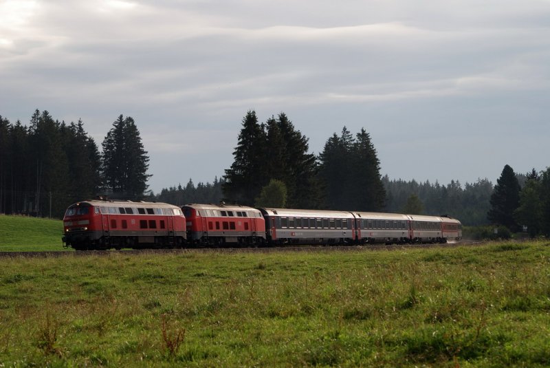 218 418 und 218 437 mit EC 196 bei Riedles (15.08.2007)
