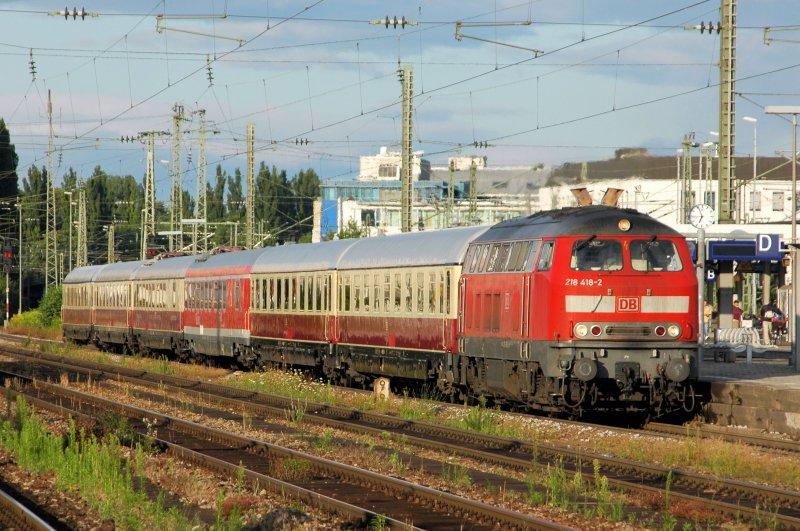 218 418 am 25.07.09 mit RE 27008 in Mnchen-Ost nach Linz. In diesem TEE wurde noch ein SOB-Servicewagen eingereiht