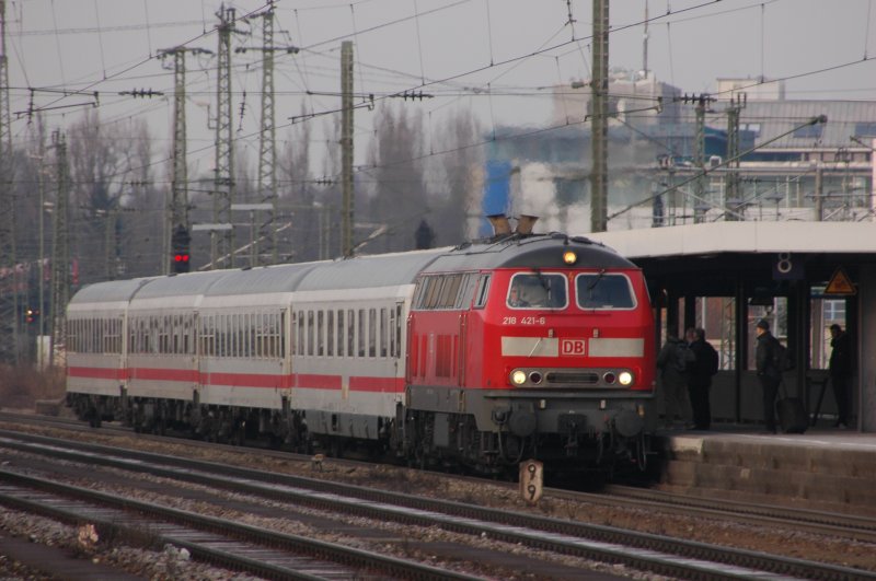 218 421 am 21.03.09 mit RB 27027 in Mnchen Ost nach Passau. Diede RB fhrt nur Sa/So um die Wagen nach Passau zu berfhren die dann an den IC nach Hamburg gehngt werden
