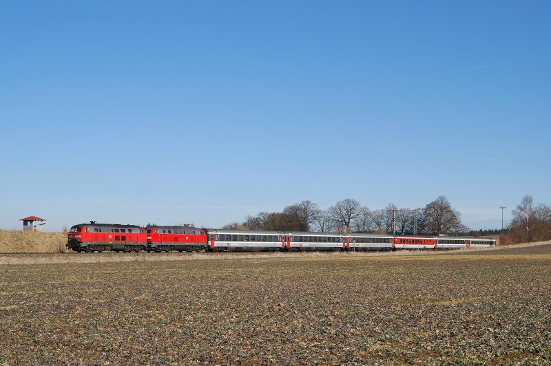 218 422 und 218 426 mit EC 194 bei Schwabhausen (18.02.2008)