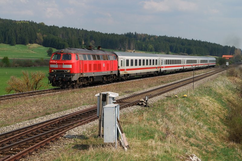 218 434 mit IC 2083 in Aitrang (22.04.2009)