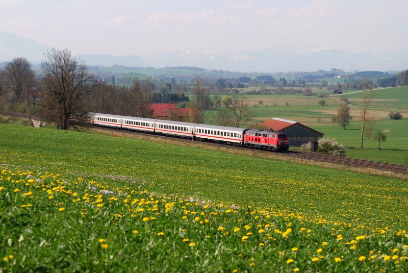 218 434 mit IC 2084 bei Ellenberg (22.04.2009)