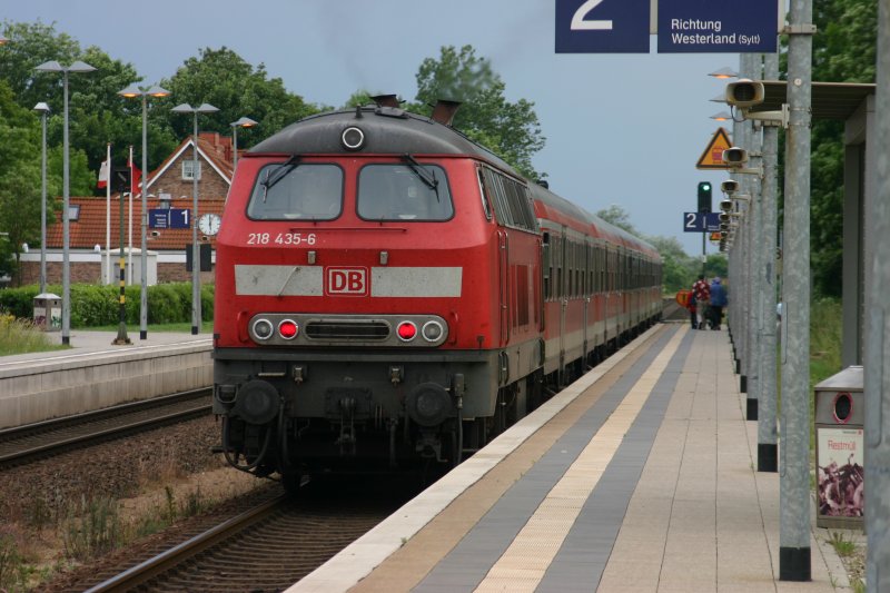 218 435-6 mit einer RB von Niebll nach Westerland(sylt) (Sommer 2005)