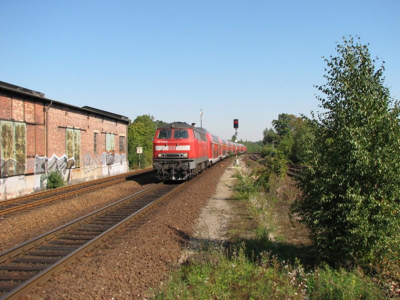 218 435 mit RE 21537 in Bad Oldesloe (15.09.2006)