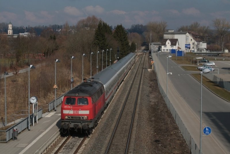 218 438-0 durchfhrt am 21.3.2008 mit dem IC 1219 den Bahnhof Biberach Sd