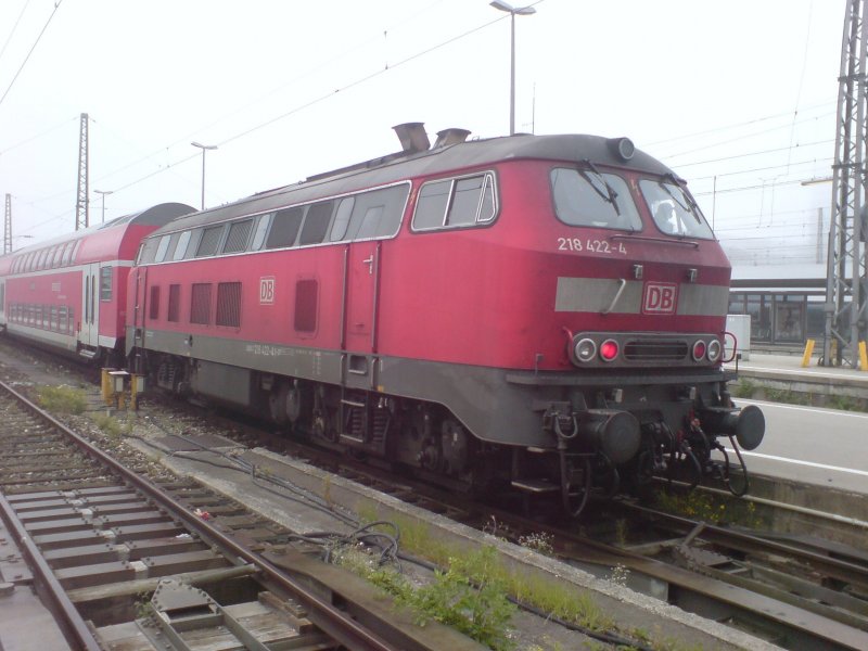 218 442-4 bereitgestellt fr die RB 27033 als Schiebe Lock in Mnchen Hauptbahnhof auf Gleis 9, am 28.09.08