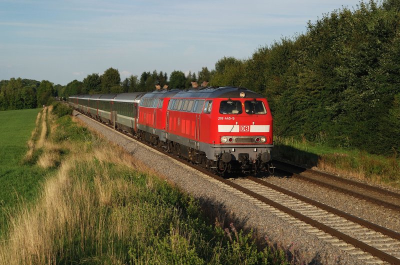 218 445 und 218 xxx mit EC 190 bei Epfenhausen (13.08.2008)